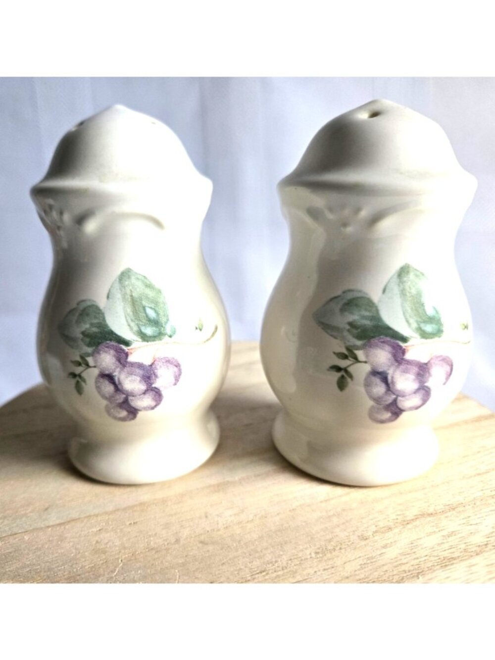 Pfaltzgraff Grapevine Ceramic Salt & Pepper Shakers White Purple Grapes